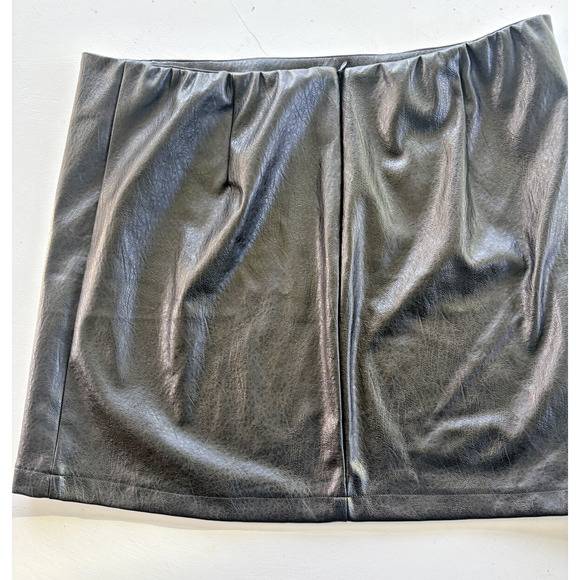 Wild Fable Faux Leather Mini Skirt Womens Plus Size 18 Black - Front Slit NWT - Picture 1 of 4